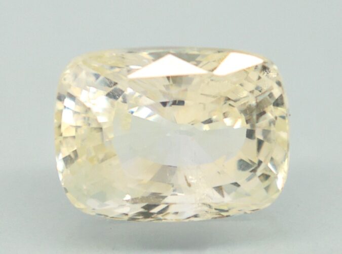 YELLOW SAPPHIRE 7.37 Ct.