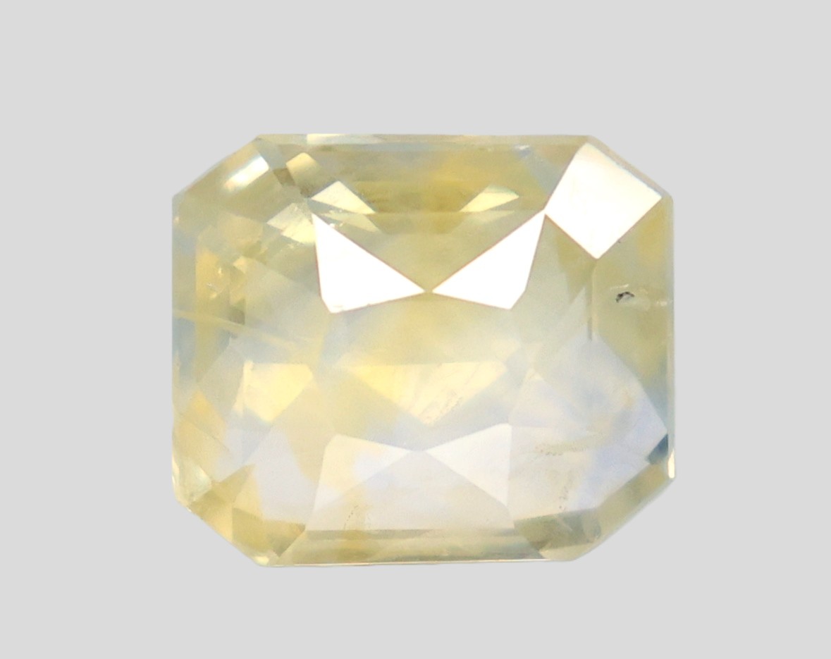 YELLOW SAPPHIRE 7.04 Ct. YELLOW SAPPHIRE 7.04 Ct.
