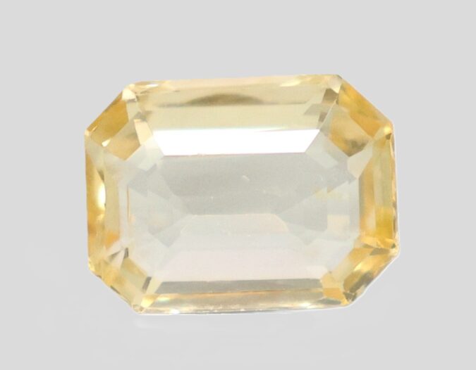 YELLOW SAPPHIRE 6.83 Ct. YELLOW SAPPHIRE 6.83 Ct.