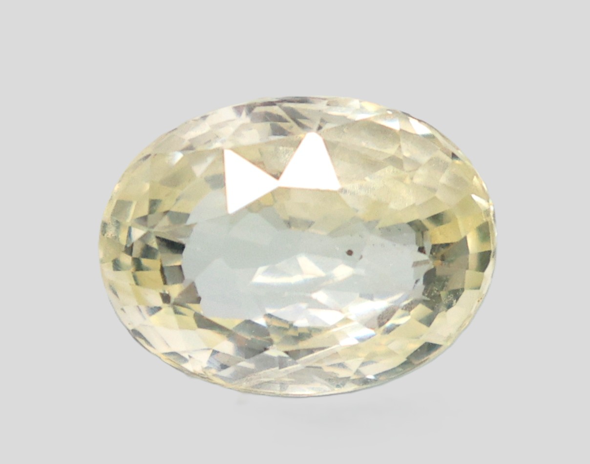 YELLOW SAPPHIRE 7.47 Ct.