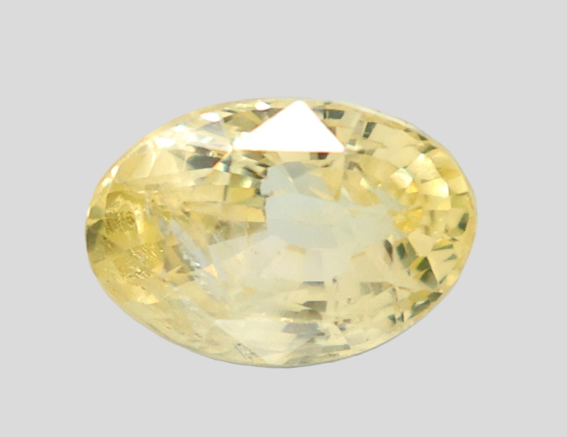 YELLOW SAPPHIRE 5.54 Ct.