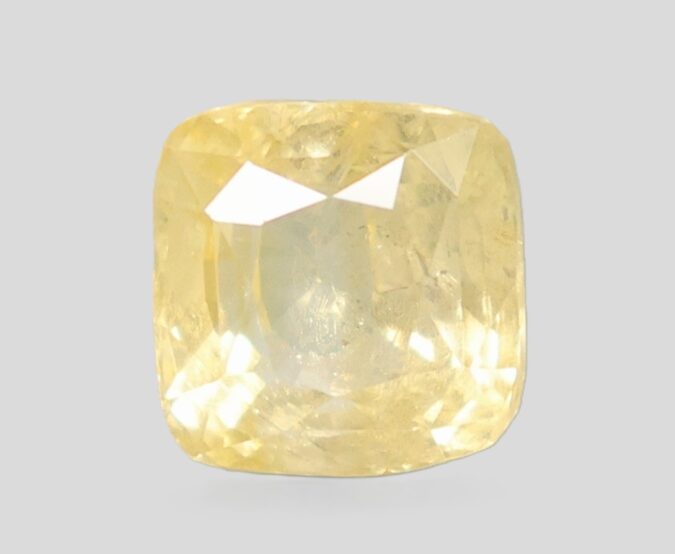 YELLOW SAPPHIRE 6.58 Ct.