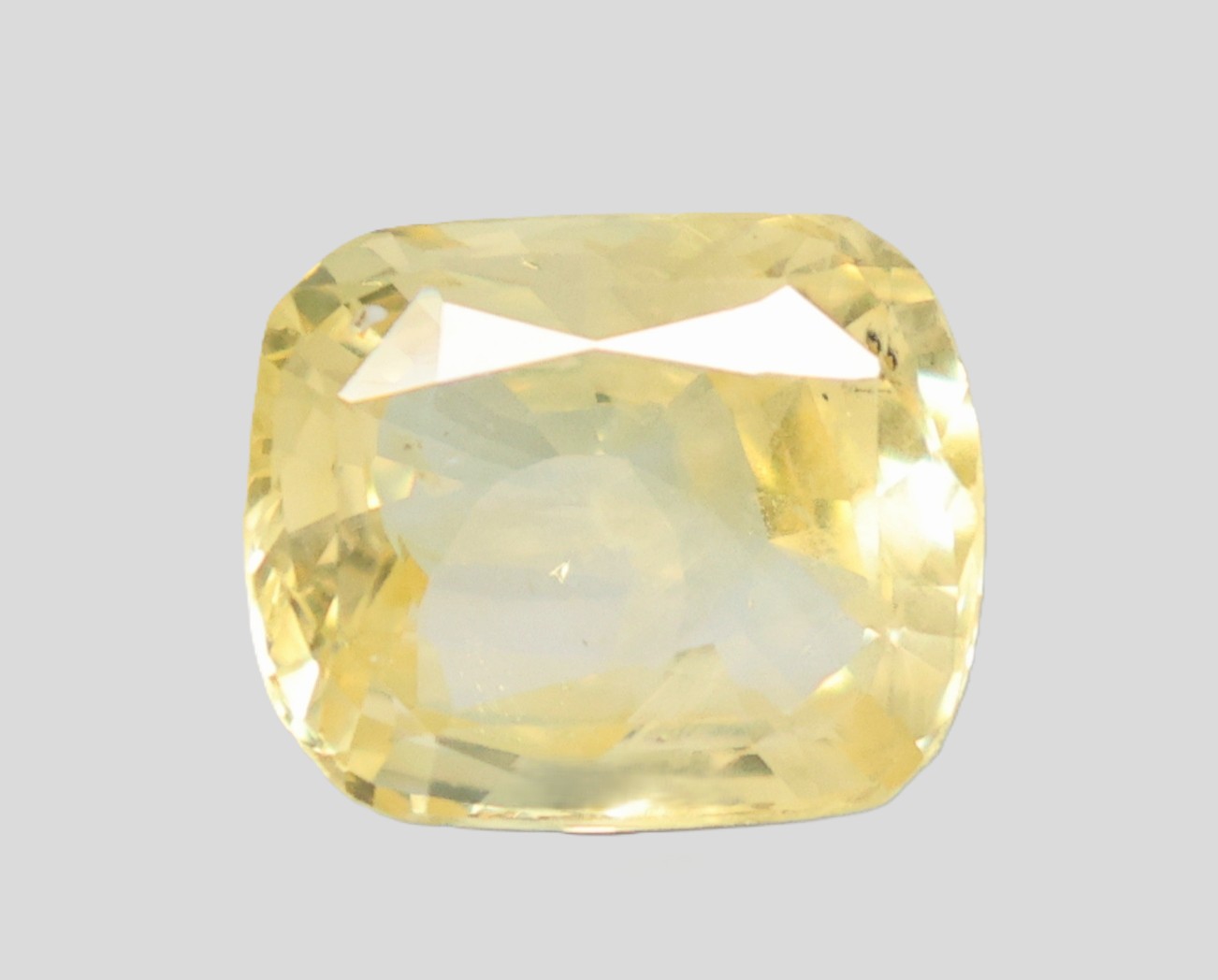 YELLOW SAPPHIRE 5.01 Ct. YELLOW SAPPHIRE 5.01 Ct.