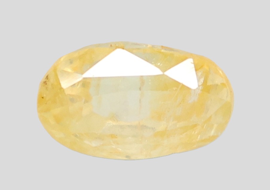 YELLOW SAPPHIRE 4.31 Ct.