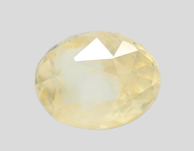 YELLOW SAPPHIRE 4.34 Ct.