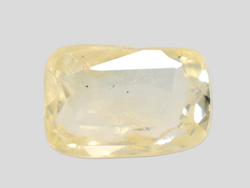 YELLOW SAPPHIRE 3.59 Ct.
