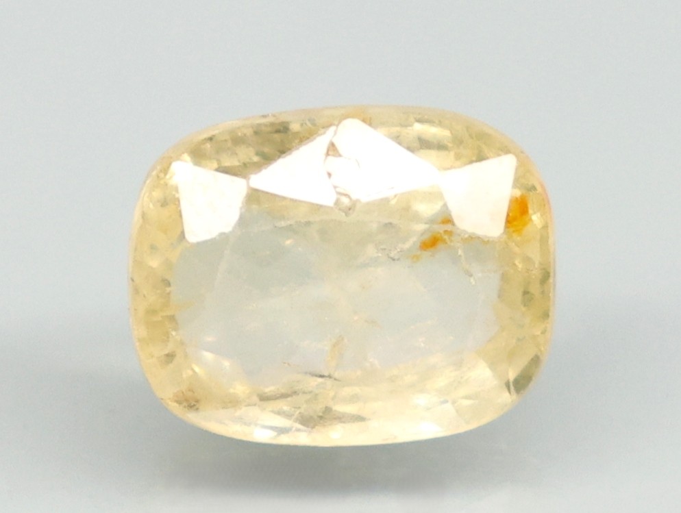 YELLOW SAPPHIRE 3.55 Ct.