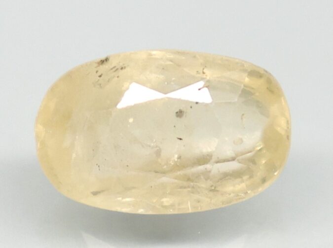 YELLOW SAPPHIRE 4.31 Ct.
