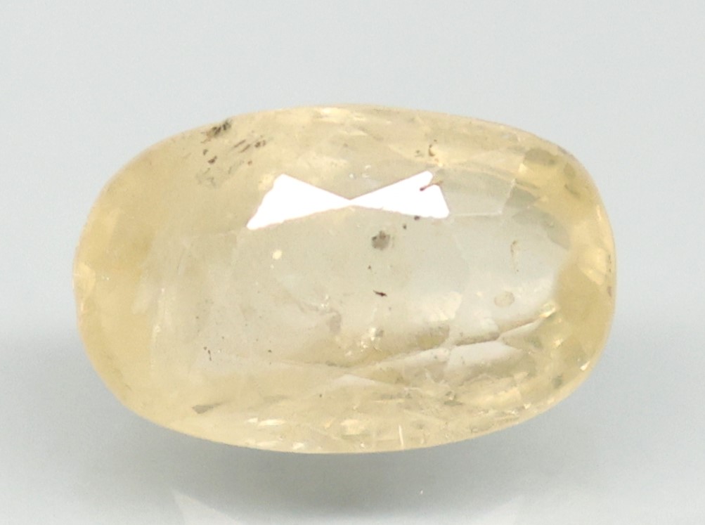 YELLOW SAPPHIRE 4.31 Ct.