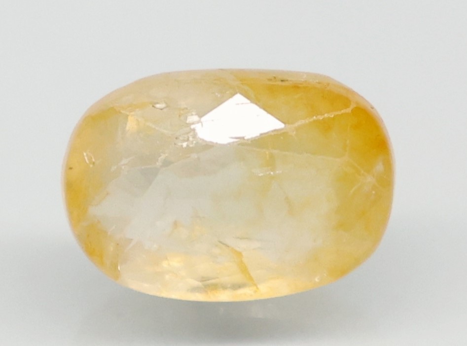 YELLOW SAPPHIRE 4.2 Ct.