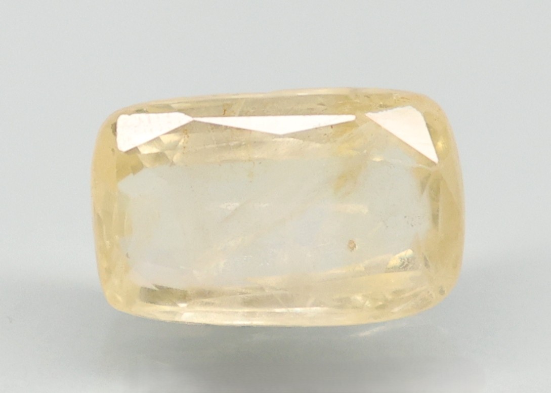 YELLOW SAPPHIRE 4.19 Ct.