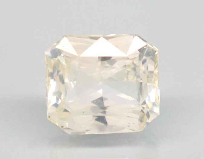 YELLOW SAPPHIRE 7.37 Ct.