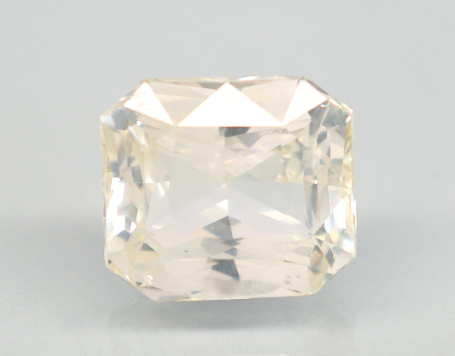 YELLOW SAPPHIRE 7.37 Ct. YELLOW SAPPHIRE 7.37 Ct.
