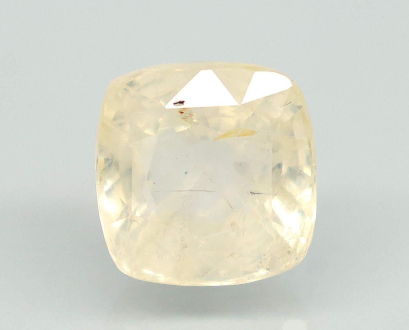 YELLOW SAPPHIRE 7.69 Ct. YELLOW SAPPHIRE 7.69 Ct.