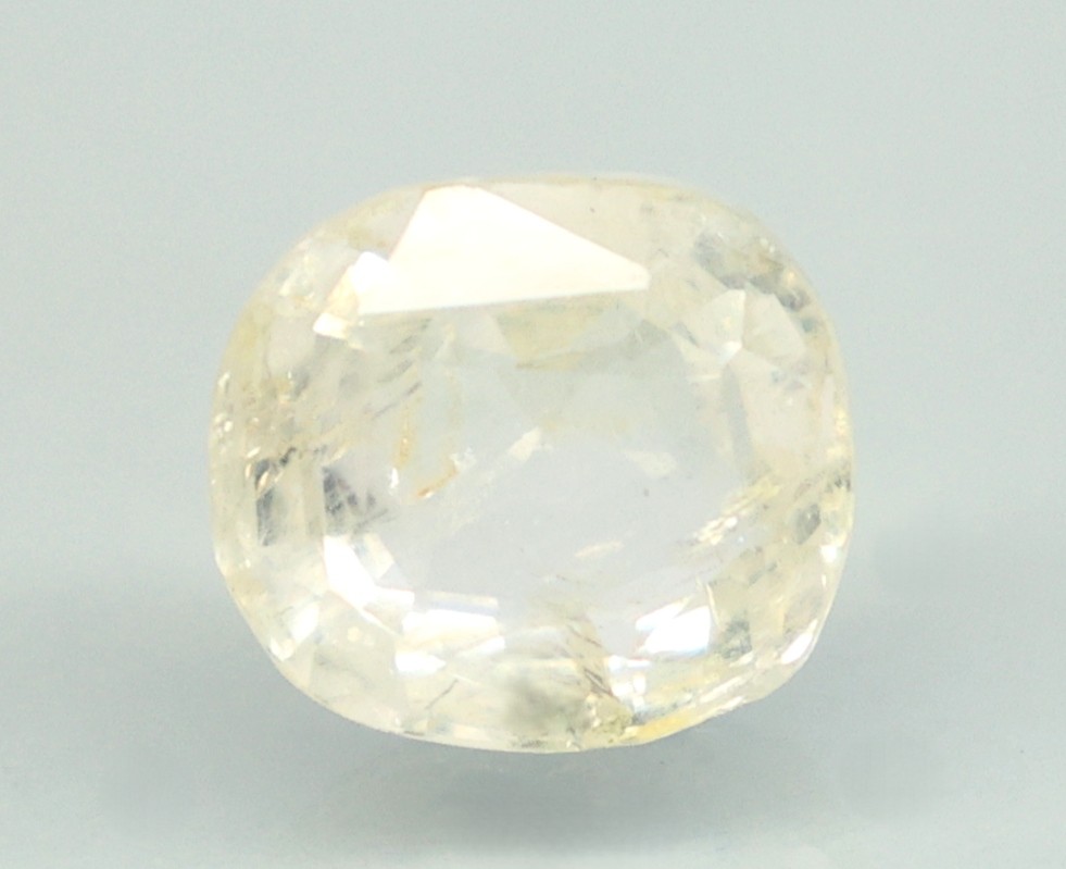 YELLOW SAPPHIRE 3.94 Ct. YELLOW SAPPHIRE 3.94 Ct.