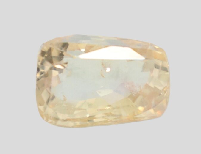YELLOW SAPPHIRE 3.92 Ct. YELLOW SAPPHIRE 3.92 Ct.
