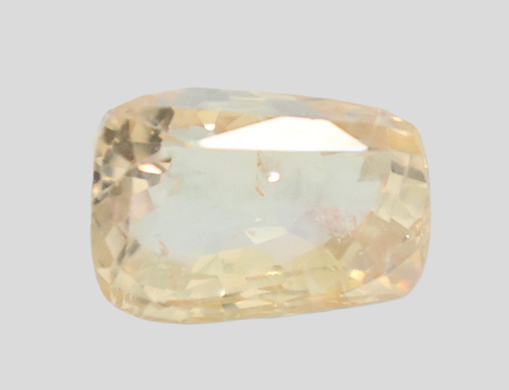 YELLOW SAPPHIRE 3.92 Ct. YELLOW SAPPHIRE 3.92 Ct.