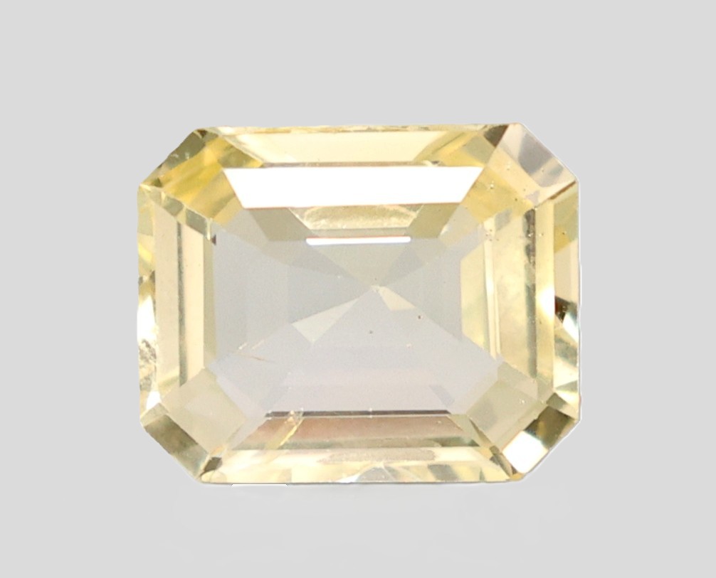 YELLOW SAPPHIRE 6.98 Ct.