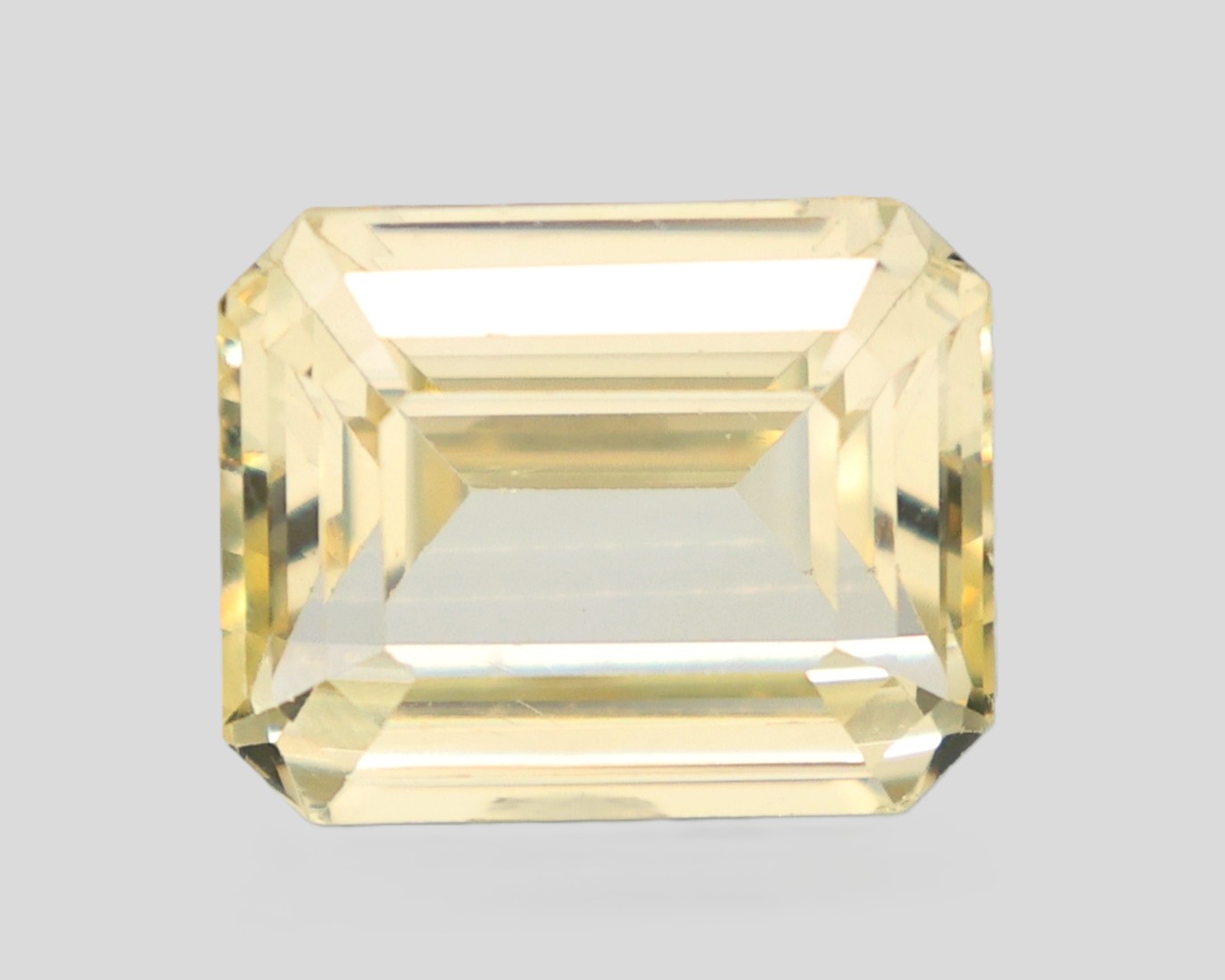 YELLOW SAPPHIRE 12.25 Ct.