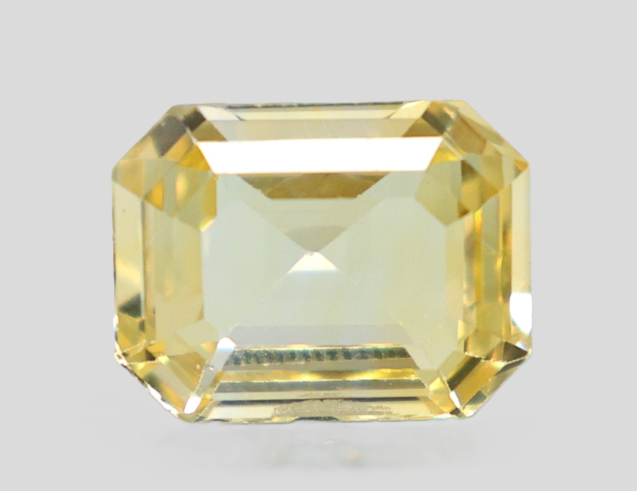 YELLOW SAPPHIRE 6.53 Ct.