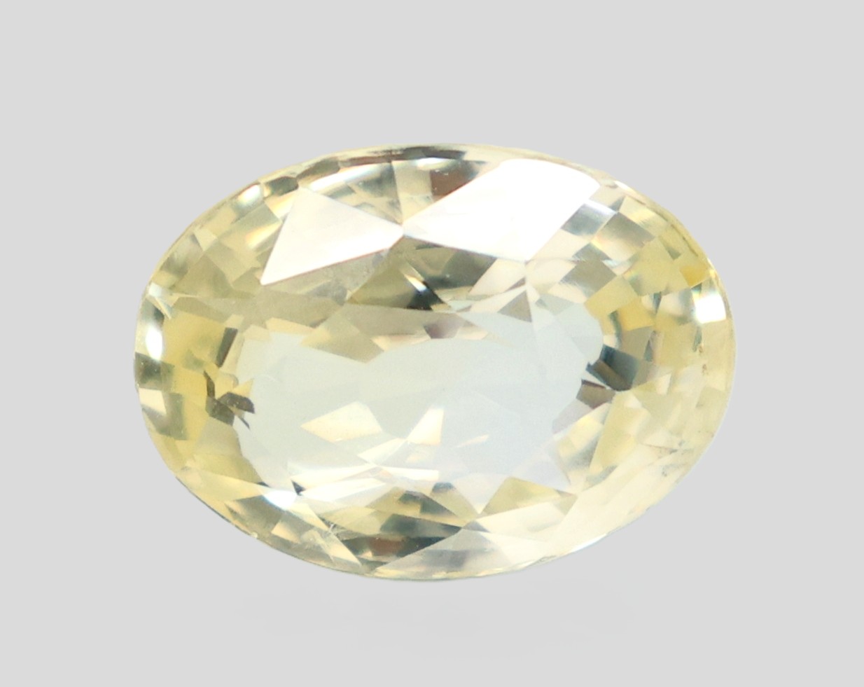 YELLOW SAPPHIRE 7.39 Ct.