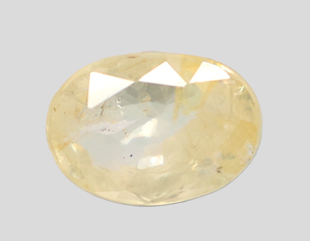 YELLOW SAPPHIRE 5.07 Ct.