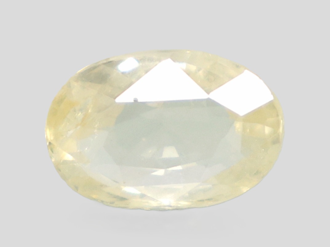 YELLOW SAPPHIRE 3.73 Ct.