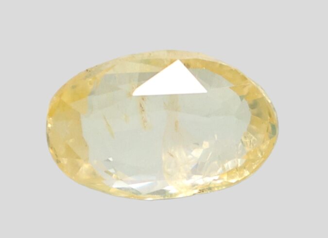 YELLOW SAPPHIRE 5.19 Ct.