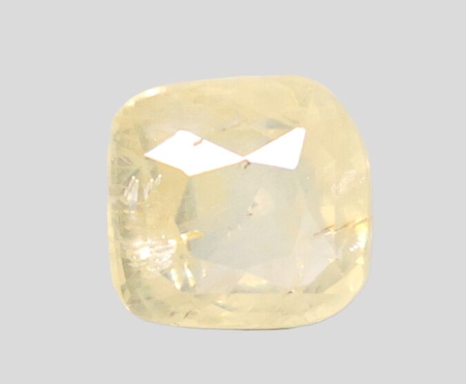 YELLOW SAPPHIRE 5.21 Ct.