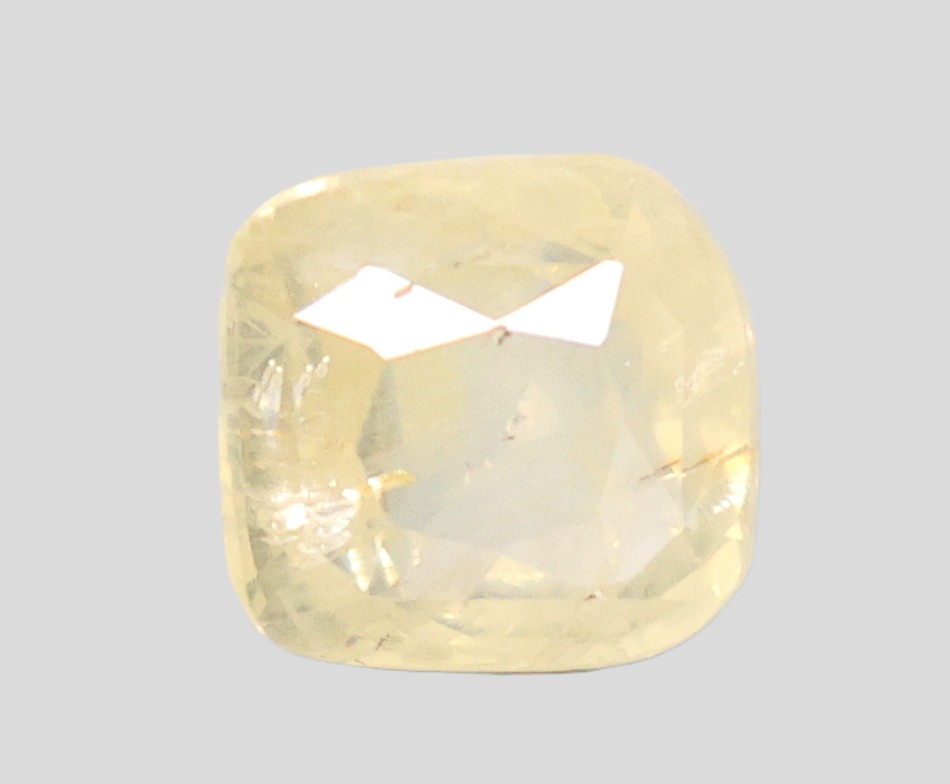 YELLOW SAPPHIRE 5.21 Ct.