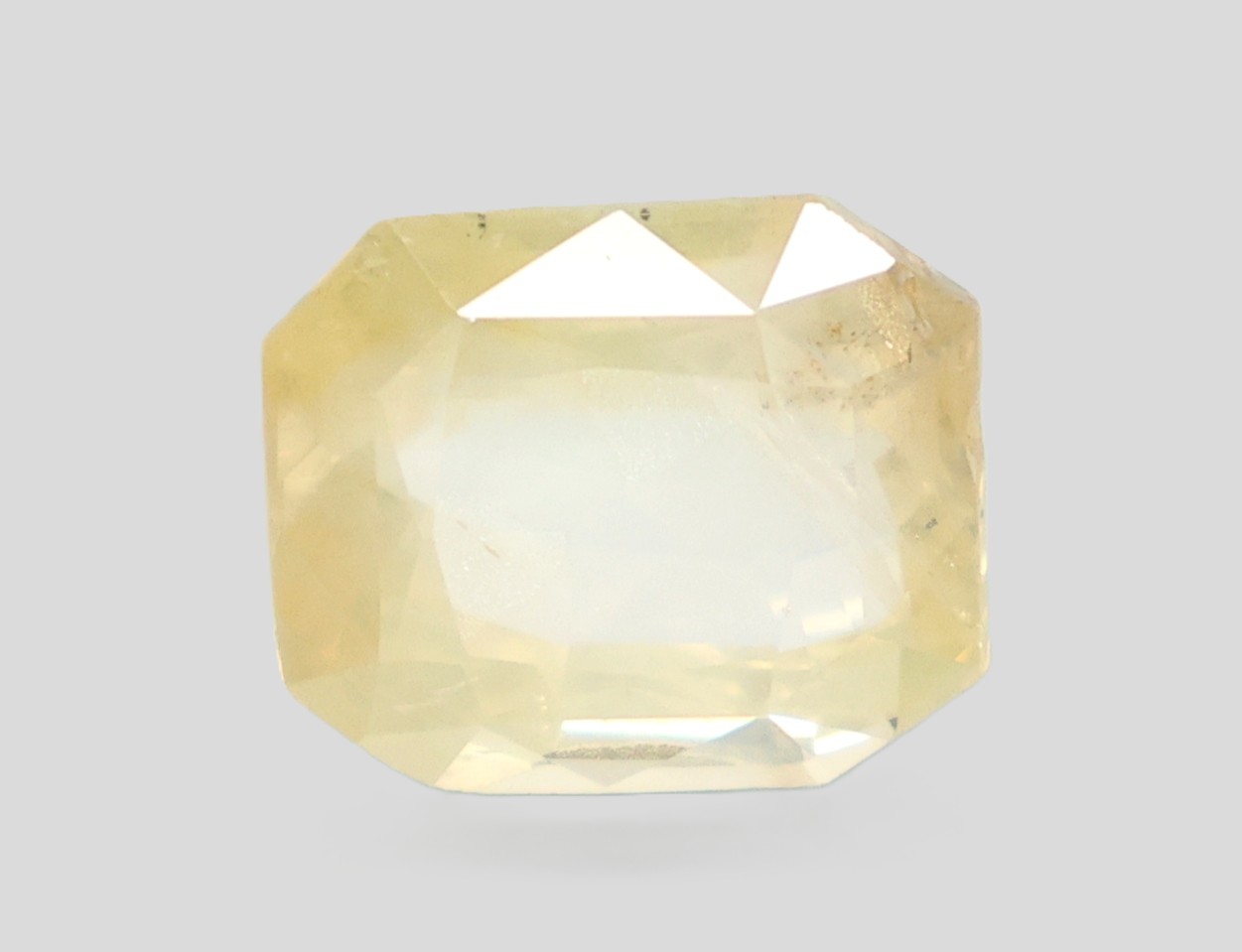 YELLOW SAPPHIRE 6.67 Ct.
