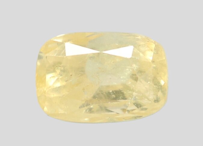 YELLOW SAPPHIRE 5.09 Ct.