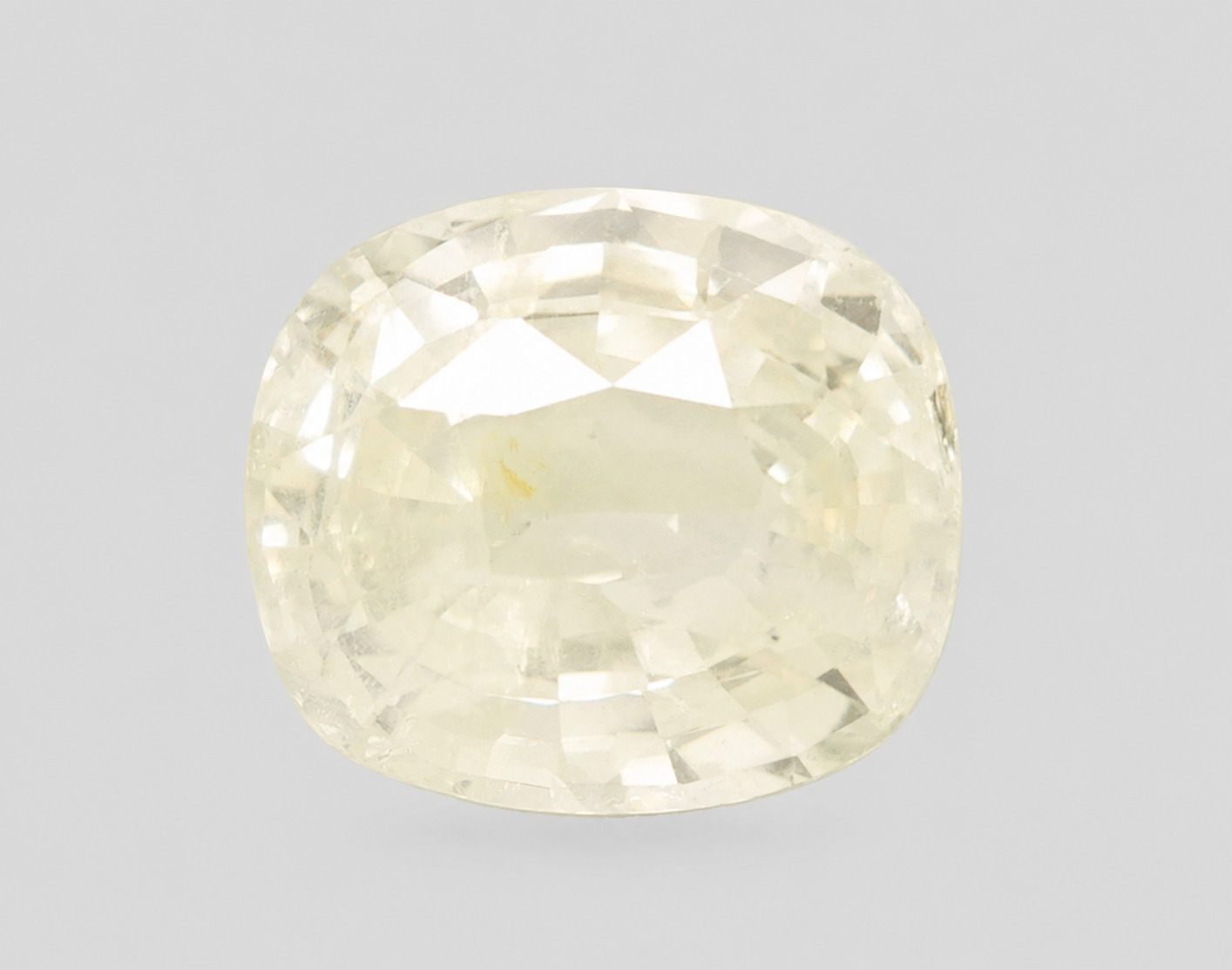 YELLOW SAPPHIRE 4.2 Ct.