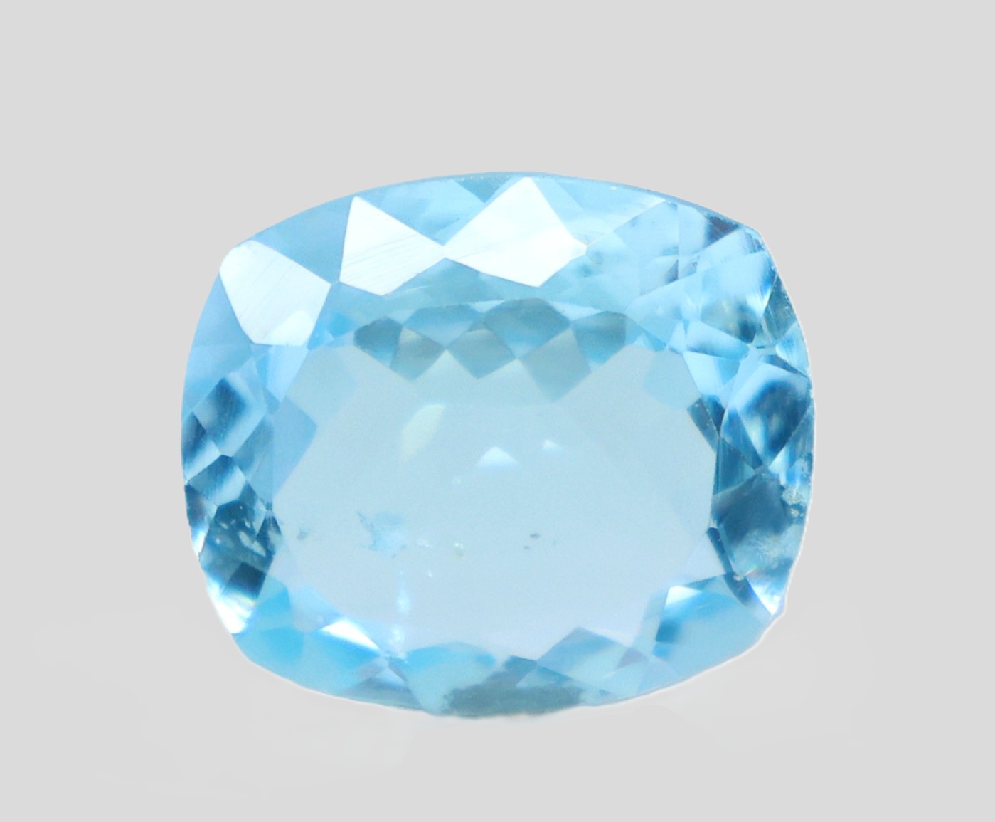 BLUE TOPAZ 6.87 Ct.